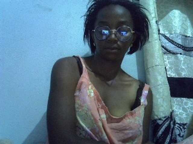 Zrzuty ekranu transmisji ElianeXhot