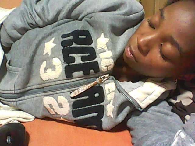 Zrzuty ekranu transmisji ElianeXhot