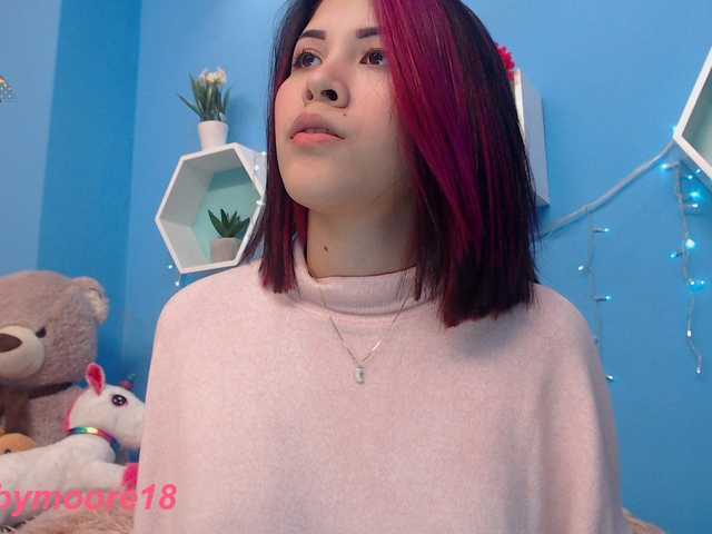 Zrzuty ekranu transmisji ElifMoore