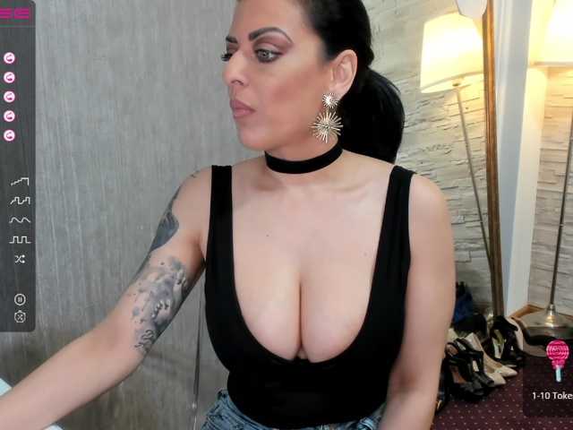 Zdjęcia ElisaBaxter Hot MILF!!Ready for some fun ? @lush ! ! Make me WET with your TIPS !#brunette #milf #bigtits #bigass #squirt #cumshow #mommy @lovense #mommy #teen #greeneyes #DP #mom