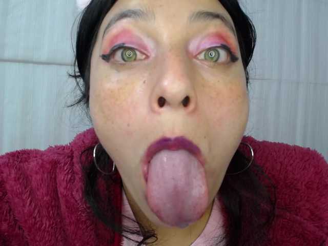 Zdjęcia elizabetheyes latina #hairy #feet #tongue #spit #mouth Im a cutie and naughty girl PLease make me feel good. Lovense on