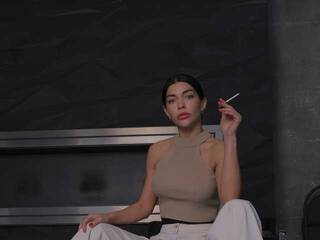 Erotyczny czat wideo EllisMoor