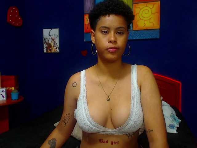 Zrzuty ekranu transmisji Emanuela-Rose