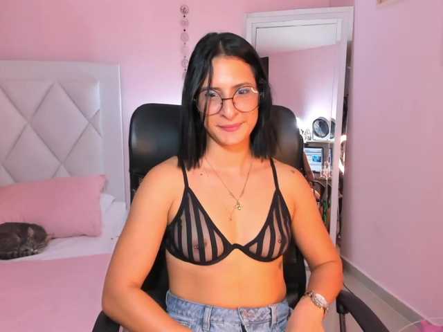 Zdjęcia EMIILYJAMESS roll dice for hot prizes / make me vibe♥ #fit #bigass #squirt #anal #muscle #feet #company #lovense #fumadoras #Weed #drink #latina #pelinegras #tetasnormales