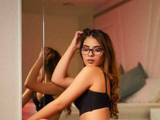 Erotyczny czat wideo Emili-Roose