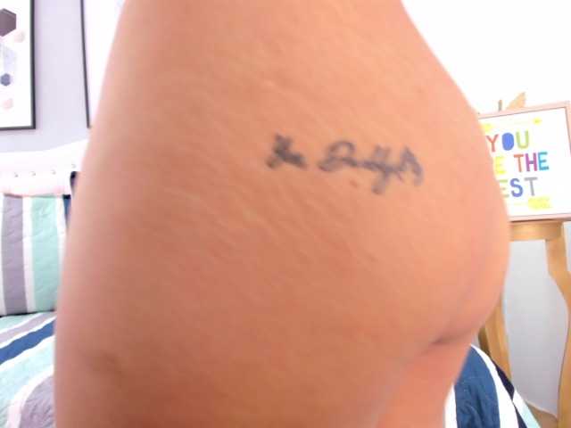 Zrzuty ekranu transmisji EmilyHot