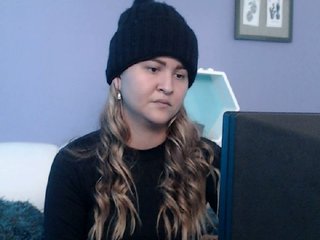 Zrzuty ekranu transmisji emilyjonesx