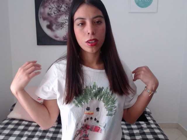 Zrzuty ekranu transmisji emilyjonnes12