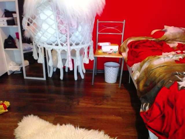 Zrzuty ekranu transmisji EmilyQueen