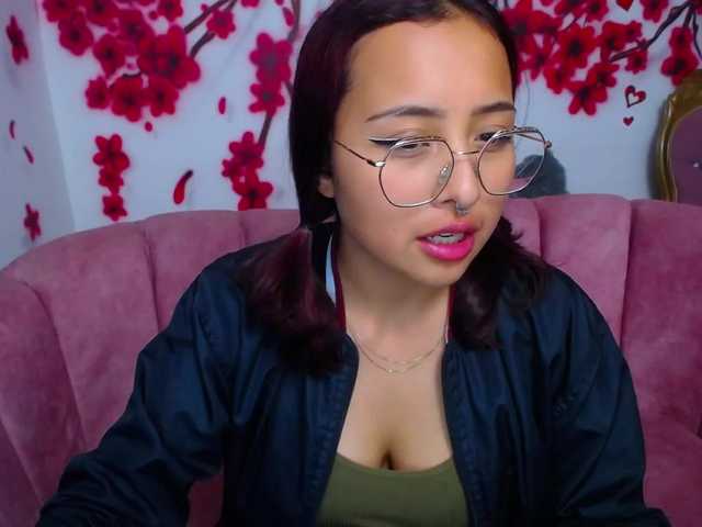 Zdjęcia emmanaughty hi guys welcome to my room - Sensual Dance Naked as Goal