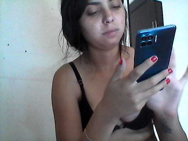 Zrzuty ekranu transmisji Eskarlet