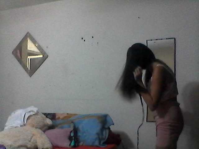 Zrzuty ekranu transmisji Eskarlet