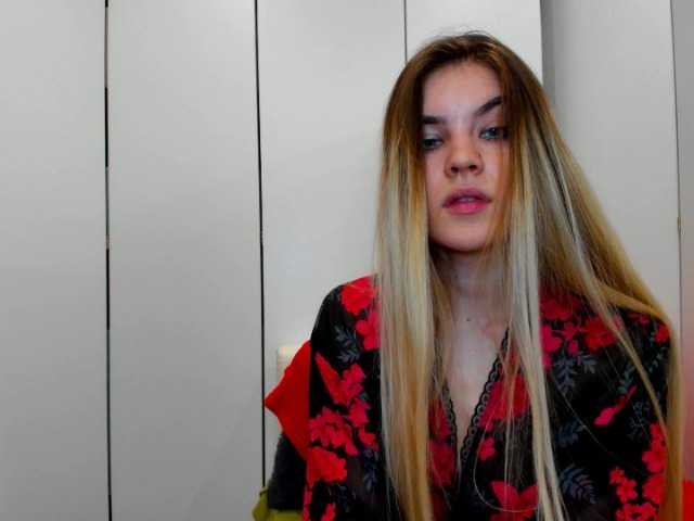 Zdjęcia evalovia69 Hello Guys welcome to my room, #cum see how a good show look like with a #fit #horny # latina girl