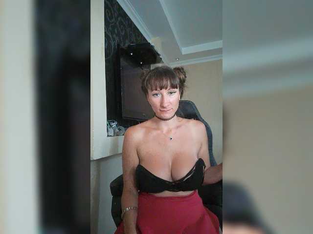 Zdjęcia EvaMaroon Guys hello! Support me with your tips if you like what you see. Lovense is on and works from 2 tokens. (Levels 2-14 - low vibro, 15-49 medium, 50-99 high, 100+ ultra). Sorry, but i don’t speak english. I cum with you in 1801 tok