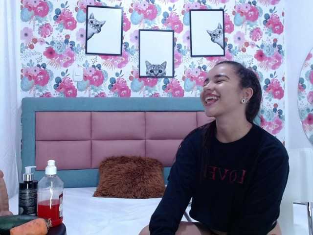 Zrzuty ekranu transmisji EvelinMonroe