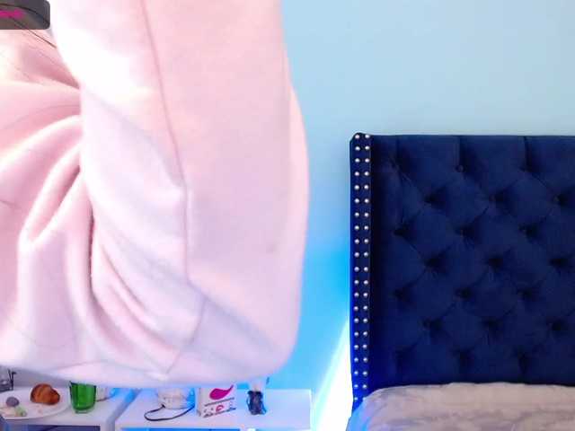 Zdjęcia EvelynTomson 'CrazyGoal': let's play and enjoy my delicious juices ♥ at ride dildo + squirt #squirt #pussy #daddy #18 #teen @ 299