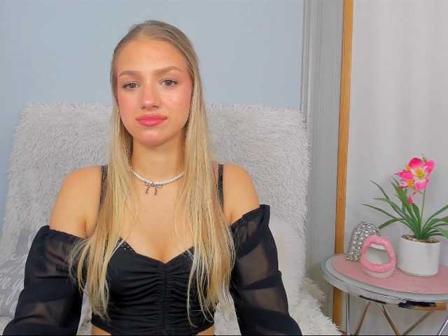 Zdjęcia EvetteCute hey love ! do u want spend time with me anymore? #young #horny #tits #naughty #bigass #feet #femdom #findom #hot #teen #naughty #lovense #cei #joi #blonde #c2c #cute