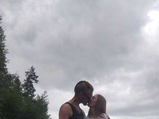 Erotyczny czat wideo F0XandM00N