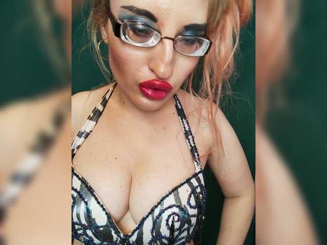 Zdjęcia findomgoaldigger #mistress #goddess #worshp #bdsm #biglips