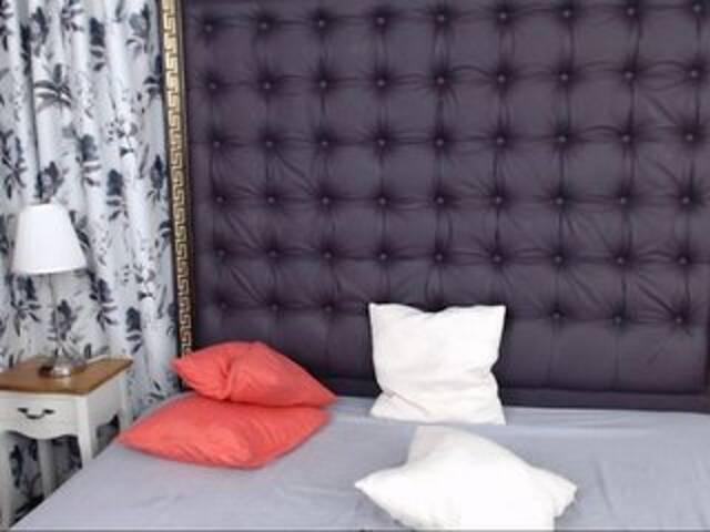 Zrzuty ekranu transmisji FoxyArielle