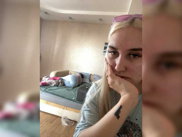Zrzuty ekranu transmisji FuckKrisAlina