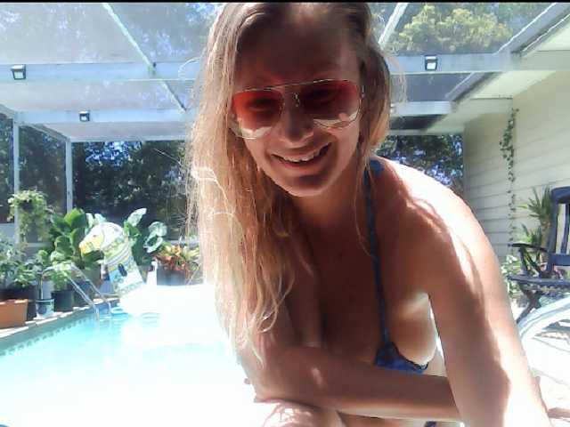 Zdjęcia GamerQueen HAI Lush on Lets play @Goal Topless dance and Jump in pool 1960