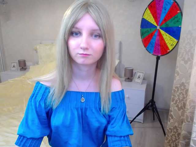Zdjęcia YourDesserte Hello guys! Welcome to my room) Lets chat and have fun together! PVT-GRP On for you) spin wheel for 100! hot show with a wet t-shirt!