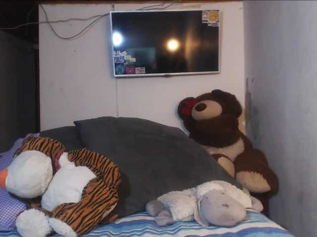 Zdjęcia GigglessLovee hi :) Awsome pvt show ! lush on ! please play Wheel of Fortune with me