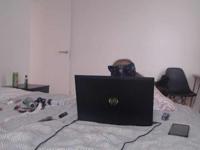 Zrzuty ekranu transmisji GodessKristina-and-TS