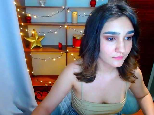 Zdjęcia GoldeneHeart hello guys, I have new white underwear and white stockings, I will be glad to show in private, chat and fun) kiss! guys help me reach the goal 8000 tokens left