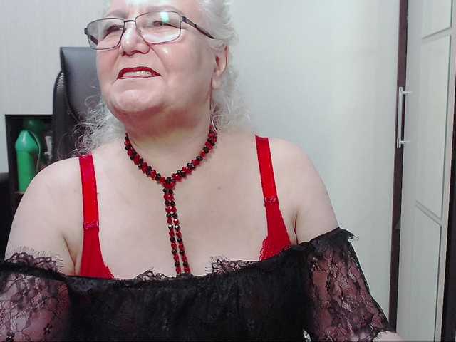 Zrzuty ekranu transmisji GrannyWants