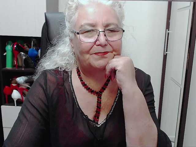 Zrzuty ekranu transmisji GrannyWants