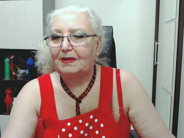 Zdjęcia GrannyWants all shows in clothes only for tokens.. undress only in private