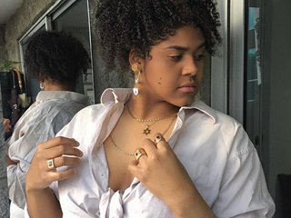 Erotyczny czat wideo HalleThomson