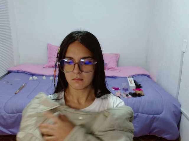 Zrzuty ekranu transmisji hannahilton69