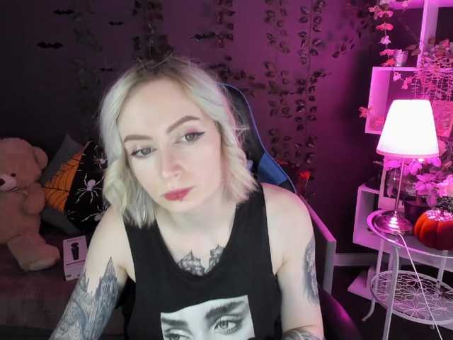 Zdjęcia HelenCarter lets play hehe :D tip menu and pvt open! #tattoo #blond #ohmibod #anal #french