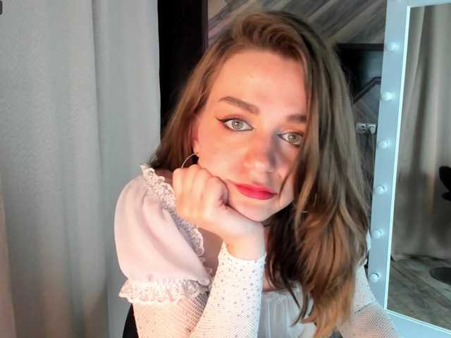 Zrzuty ekranu transmisji Hello-alisa