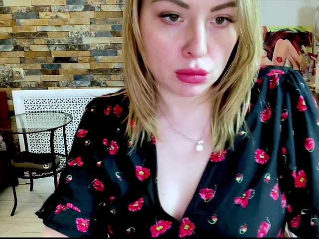 Zrzuty ekranu transmisji HollyDoll