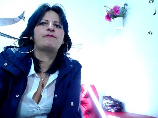 Zrzuty ekranu transmisji HornyMilff