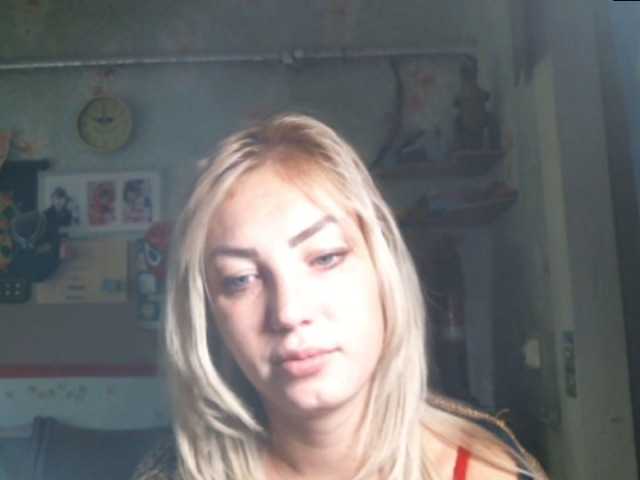 Zdjęcia HotCarmin Hi guys, i love to play love to dance... if you like slim blond .I do a show , 5 min for 500 tokens