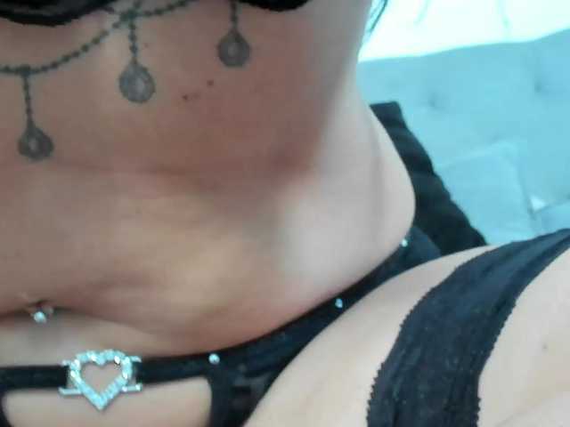 Zrzuty ekranu transmisji Hotmilfbitch