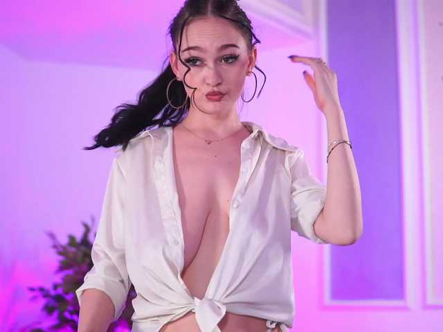 Zrzuty ekranu transmisji HotSkinnyX