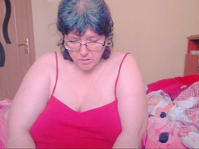 Zrzuty ekranu transmisji HugeTitsXXX