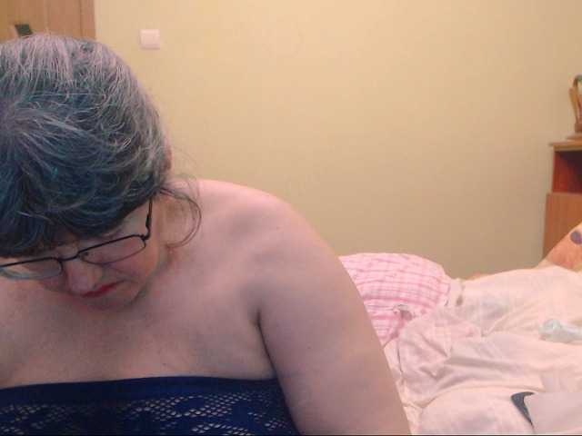 Zrzuty ekranu transmisji HugeTitsXXX