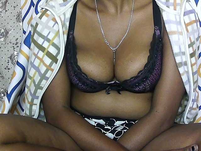 Zrzuty ekranu transmisji sexy-frayah