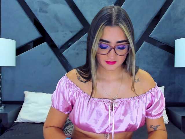 Zdjęcia JasmineRobert Hey guys join to my show, tease, Twerk ... I wet my pussy a lot. I want you to make me explode from heat with vibrations! .
