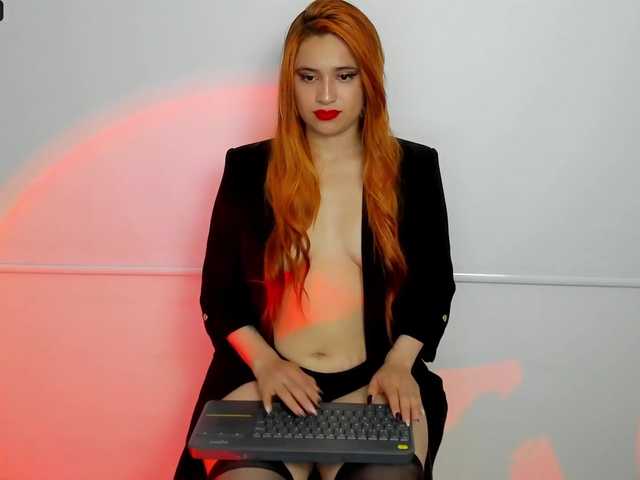 Zrzuty ekranu transmisji Jennifer-amster