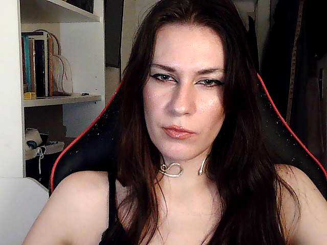 Zrzuty ekranu transmisji JennyHoney