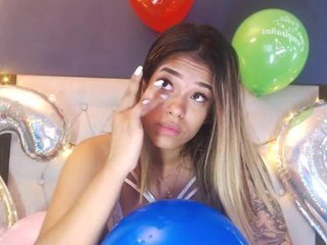 Zrzuty ekranu transmisji JosePhineBake