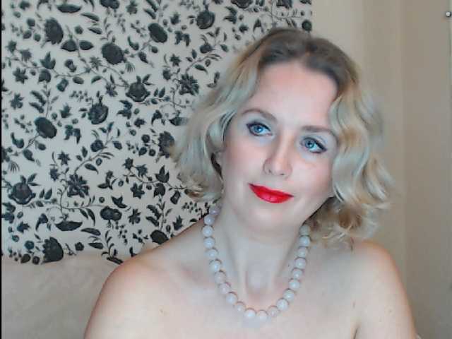 Zdjęcia JosephineG 100 tokens to remove the panties, 250 tokens to mastubate, 750 tokens to have orgasm, various positions 250 to do strip dance